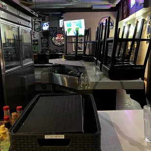 Photo was taken 9.45pm, they advertise to be open until 11pm