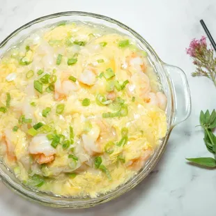 Prawns in scramble egg sauce over chow fun
