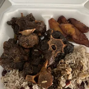 Oxtail, rice and beans, with sweet plantains