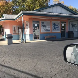 the outside of a dairy castle