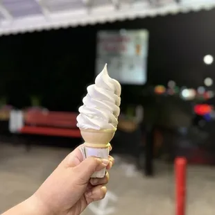 Soft serve vanilla small cone
