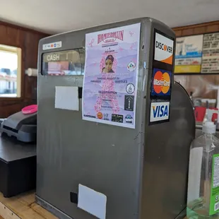 Yes they still use this cash register...!