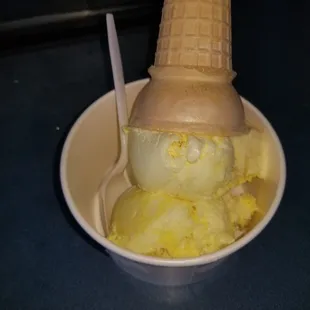 Lemon cillo ice cream tastes like lemon wedding cake!