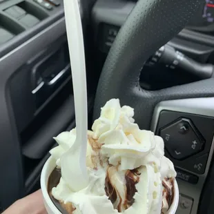 Hot fudge sundae
