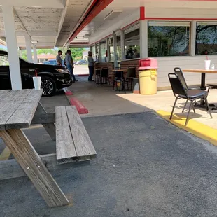 Old time walk up and order!