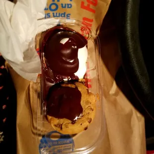 Fudge chocolate chip cookie a la mode