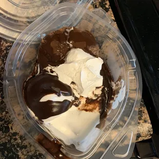 Supposed to be a &quot;hot fudge sundae&quot;