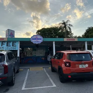 a coffee shop with cars parked in front of it