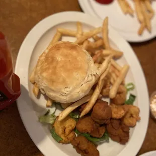 Shrimp &amp; oyster combo basket