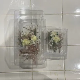 Corsage and boutonnières.