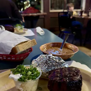 Filet Mignon, beans and bread