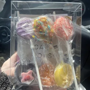 Blueberry, Fruity Pebbles, Strawberry Crunch, Vegan + GF Chocolate Covered Strawberry, Carrot Cake and Lemon Oreo