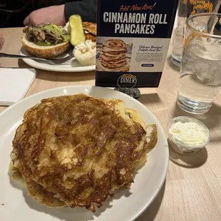 CINNAMON ROLL PANCAKES