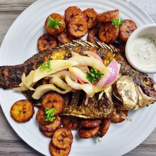 Poisson Braise avec Aloco -- Grilled Fish with Plantains