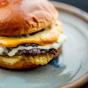 a cheeseburger on a plate
