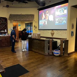 Decor | Instagram @Kurlykonnoisseur