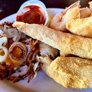 Seafood platter with the amazing crispy hasbrowns with cheese and onions