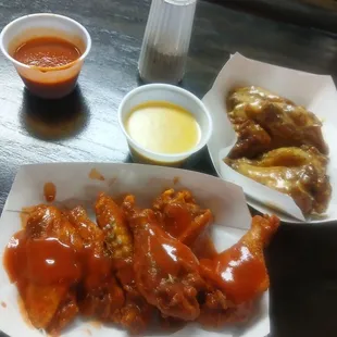 food, chicken wings and fried chicken