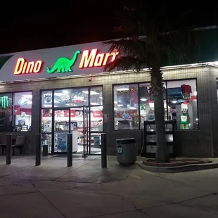 Dale&apos;s Sinclair Dino Mart