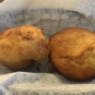 A roll &amp; corn bread to start off with.