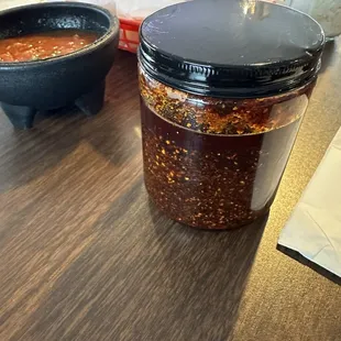 That fiery aceite de chile de árbol hot sauce.