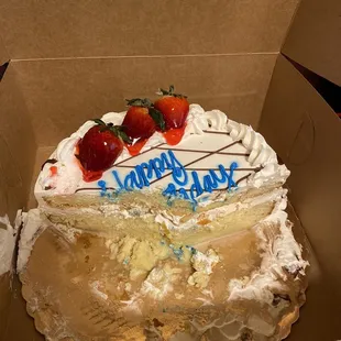 Ayer fui a comprar este pastel de mal gusto, no tiene absolutamente nada de sabor ni el glaseado tiene sabor