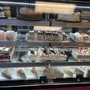 Cake/dessert display