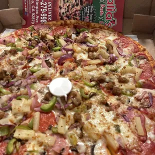 Dalia&apos;s Supreme Pizza