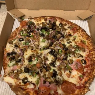Medium Dalia&apos;s Supreme Pizza