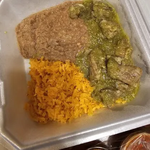 Bone-in ribs in green sauce with beans and rice