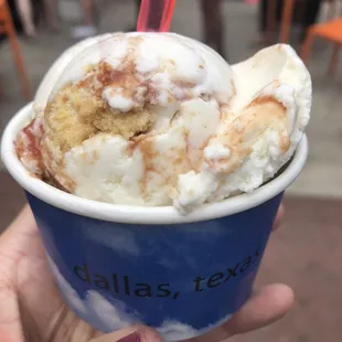 Ice cream (guava, cream cheese, cookie flavor)