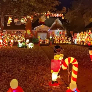 House of 1000 Santas