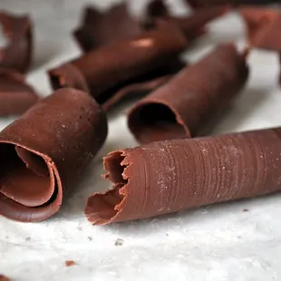 Learn simple decoration techniques.