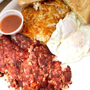 a plate of breakfast foods