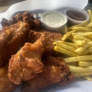 Wings w a side of fries