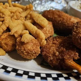 Seafood Combo (halibut, shrimp, scallops, clams)