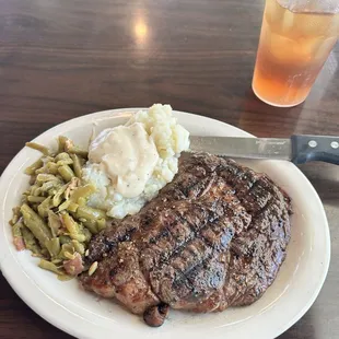 Ribeye steak was grilled medium rare. Yum-mee! Thx Candy!