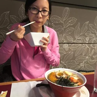 Chanhong L.