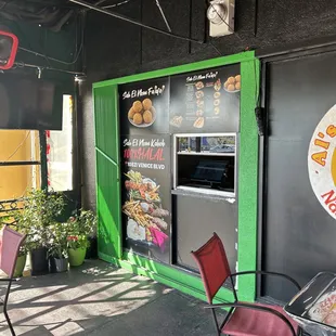the outside of a restaurant