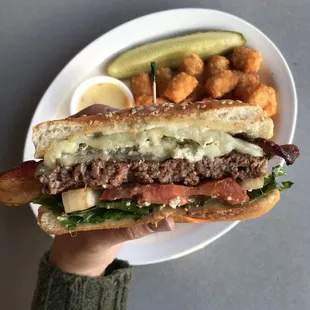 Bacon blue burger with tots (Insta: @badtothebite)