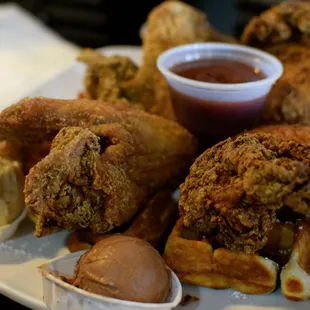 food, chicken wings and fried chicken