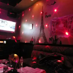 the eiffel tower in the background