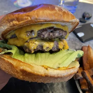 Omg Ma&apos;dam - American cheese, lettuce only. Very good burger, best in Beaver Dam?