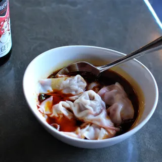 Wontons in Chili Oil (8pc)