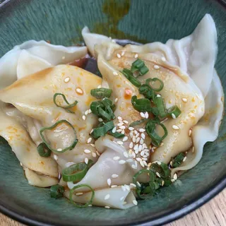 Dumplings in Chili Oil (8pc)