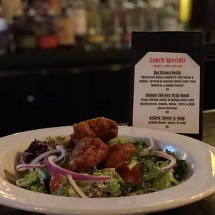 Weekly lunch specials give this neighborhood bar the ability to eat here every day and not get bored of the same menu.  Food is AMAZING!!