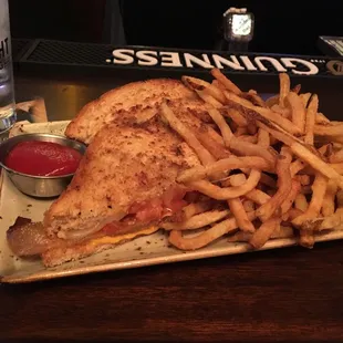 The grilled cheese sandwich with added bacon and tomato. All sandwiches and burgers come with delicious pub fries :)