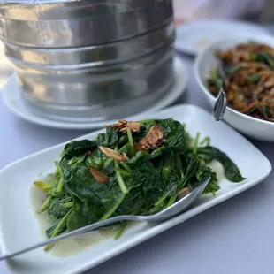 spinach with garlic - half portion (lunch size)