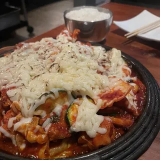 Fiery Chicken Topped with Cheese