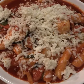 Spicy Rice Cakes with Cheese